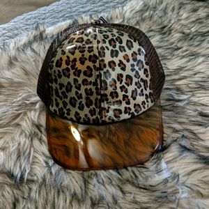 Leopard and brown hat/ baseball cap